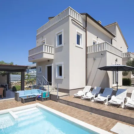 Castagna Near The Sea With Private Pool And Sauna Villa *