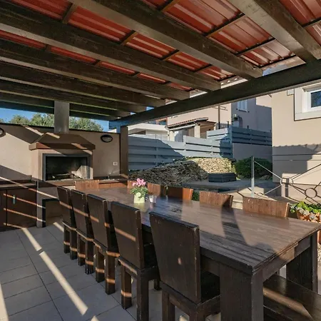 Castagna Near The Sea With Private Pool And Sauna Вилла Премантура
