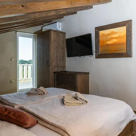 Castagna Near The Sea With Private Pool And Sauna Villa *
