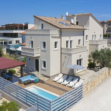 Castagna Near The Sea With Private Pool And Sauna Villa