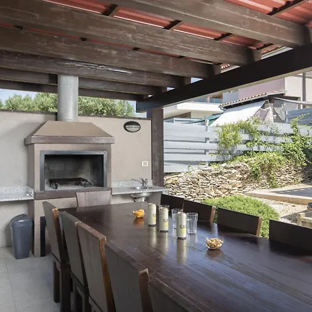 Castagna Near The Sea With Private Pool And Sauna