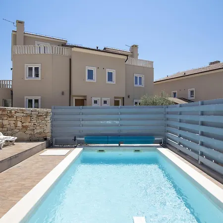 Castagna Near The Sea With Private Pool And Sauna Villa Premantura