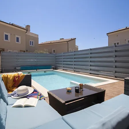 Villa Castagna Near The Sea With Private Pool And Sauna Premantura
